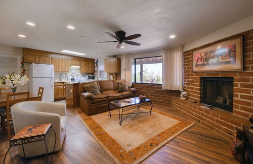 Suffolk Hills Casa | Private SW Guesthouse- NW Casas Adobes