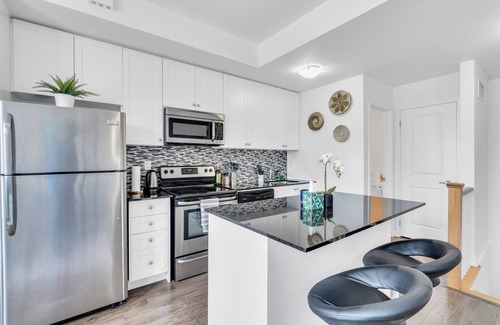 Downsview Casa | Private townhome with free private parking