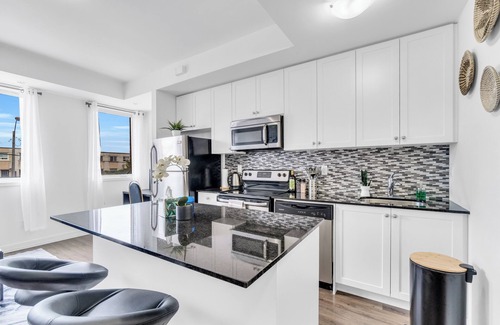 Downsview Casa | Private townhome with free private parking