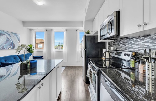 Downsview Casa | Private townhome with free private parking