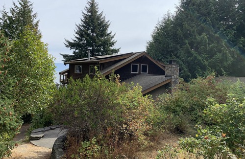 Lummi Island Casa | Private tranquil waterfront home - top deck hot tub and LI Estates Lake access.