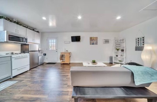 La Puente Apartamento | Private Trendy Studio near LA & OC sleeps 4 guest