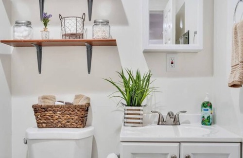 La Puente Apartamento | Private Trendy Studio near LA & OC sleeps 4 guest