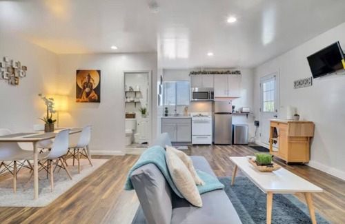La Puente Apartamento | Private Trendy Studio near LA & OC sleeps 4 guest