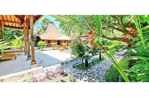 Kalisada Apartamento | Private, tropical garden, authentic wooden house