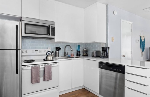 Carrboro Casa | Private UNC Townhome w/ Parking, 2 Bedrooms, Sleeps 6, w/ Beautiful Garden!