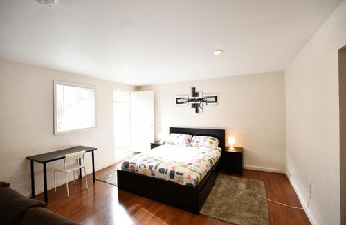 Daly City Casa | Private Unit/Private Bathroom Near BART & SF