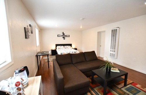 Daly City Casa | Private Unit/Private Bathroom Near BART & SF