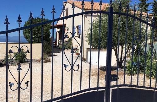 Vingrau Casa | Private vacation home with private pool in the south of France - dream view of vineyards