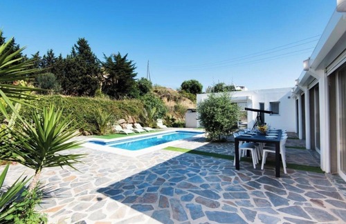 Torre de Benagalbon Chalet De Esquí | Chalet privado Piscina + Golf + Beach + Park