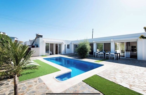 Torre de Benagalbon Chalet De Esquí | Chalet privado Piscina + Golf + Beach + Park