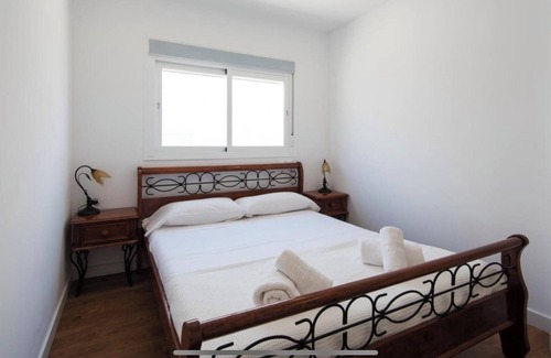 Torre de Benagalbon Chalet De Esquí | Chalet privado Piscina + Golf + Beach + Park