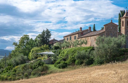 Monte Antico Villa | Casa de vacaciones privada con WIFI, piscina privada, A/C, TV, patio, vista panorámica