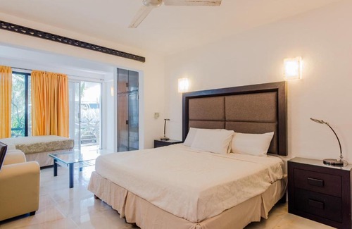Luis Donaldo Colosio Cama Y Desayuno | Private Villa 10 Rooms, Private Pool, Walk to Beach