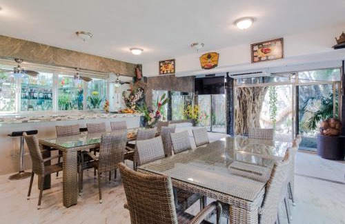 Luis Donaldo Colosio Cama Y Desayuno | Private Villa 10 Rooms, Private Pool, Walk to Beach