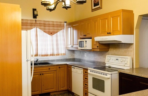Aylmer Casa | Private Villa Home in Gatineau Near Downtown Ottawa