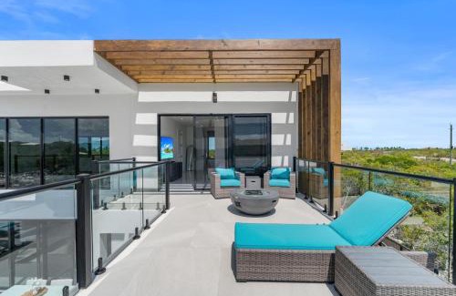 Long Bay Hills Villa | Private Villa Stay with Pool BBQ and Beach Nearby