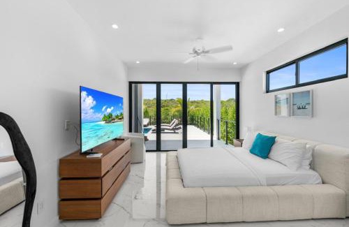 Long Bay Hills Villa | Private Villa Stay with Pool BBQ and Beach Nearby