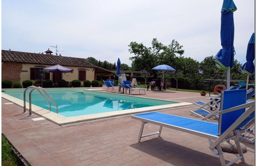 Cortona Old Town Villa | Casa de vacaciones privada con A/C, piscina privada, WIFI, TV, patio, vista panorámica