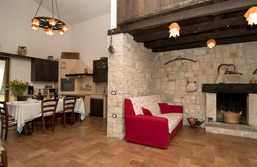 San Lupo Casa | Casa de vacaciones privada con WIFI, A/C, piscina privada, TV, patio, vista panorámica