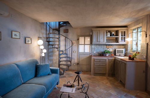 Seravezza Villa | Casa de vacaciones privada con sauna, WIFI, A/C, jacuzzi, balcón, cerca de Forte Dei Marmi