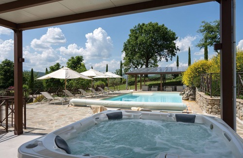 Subbiano Villa | Casa de vacaciones privada con A/C, jacuzzi, piscina privada, WIFI, TV, patio, cerca de Arezzo
