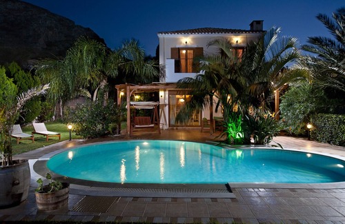Piskopiano Casa | Villa privada con piscina climatizada y vistas al mar.