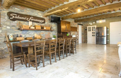Colle di Compito Villa | Casa de vacaciones privada con A/C, WIFI, piscina privada, TV, terraza, vista panorámica