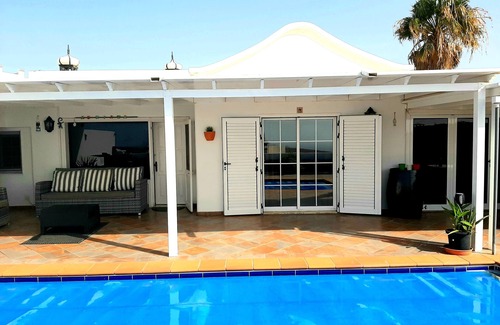 Tias Villa | VILLA PRIVADA+PISCINA WIFI GRATUITO, TOALLAS DE PISCINA Y PAQUETE DE BIENVENIDA.