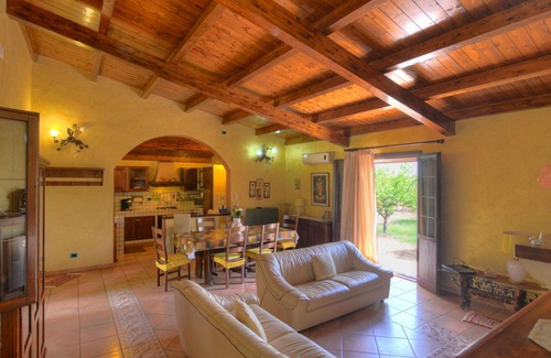 Solarino Villa | Casa de vacaciones privada con WIFI, piscina privada, A/C, TV, patio, vista panorámica