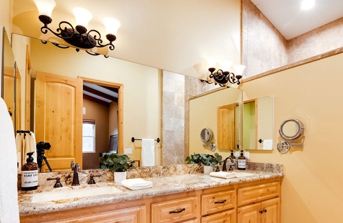 Ramona Casa | Private Vineyard Retreat