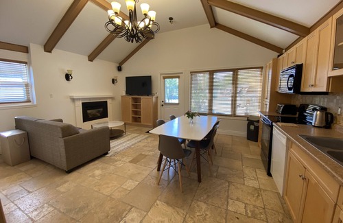 Wasaga Beach Casa | Private Wasaga Retreat Just 1.5min Walk To Beach!