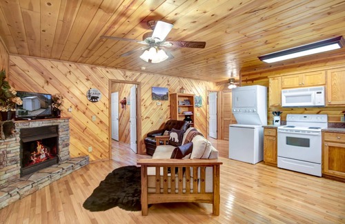 Hayesville Cabina | Private water fly fishing, with our guides, Cabin rentals