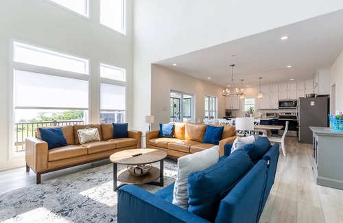 Tracys Landing Casa | Private Waterfront Retreat with Pool, Hot Tub and Game Room