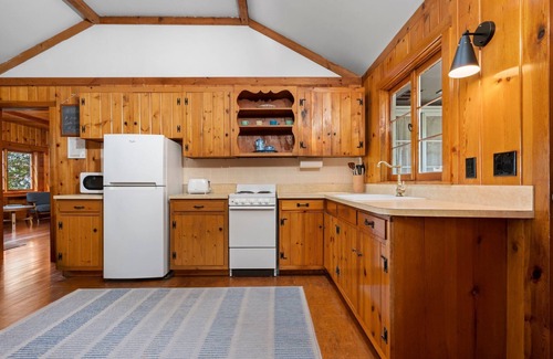 Traverse City Cabina | Private Waterfront Cottage on Lake Michigan