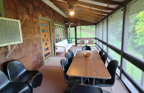 New Oxford Casa | Private waterfront home/fishing, pedal boat, game room, close to Gettysburg,