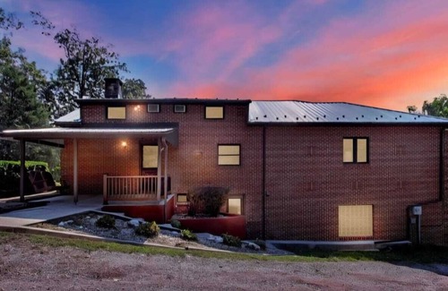 New Oxford Casa | Private waterfront home/fishing, pedal boat, game room, close to Gettysburg,