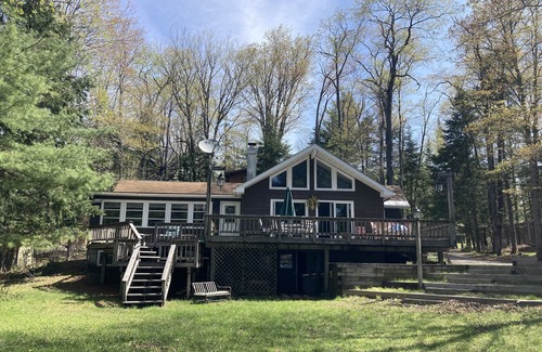 Old Forge Casa | Private waterfront spacious home, 1/4 mile to Water Safari & 1/3 mile to village
