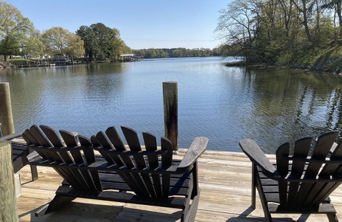 Reedville Casa | Private, Waterfront, Ultra-clean, Pet friendly, Kayaks, Canoe, Firepit, more!