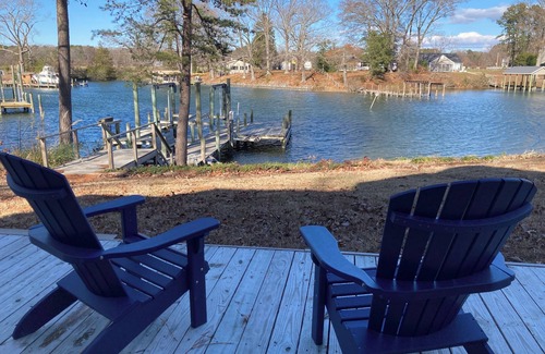 Reedville Casa | Private, Waterfront, Ultra-clean, Pet friendly, Kayaks, Canoe, Firepit, more!