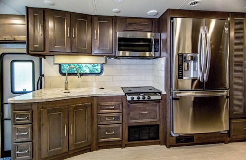 Osage Beach Casa | Private Waterfront Glamping RV