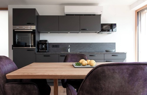 San Genesio Atesino Apartamento | Private whirlpool with counter-current system and private sauna invite to relax