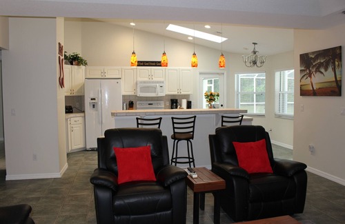 Dunnellon Casa | Paz y relajación cerca de Rainbow River-3/2 Pool home