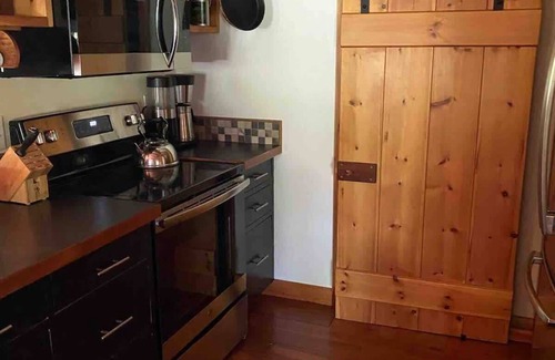 Gilboa Casa | Private Woodland Retreat with Cedar Hot Tub & Mt View