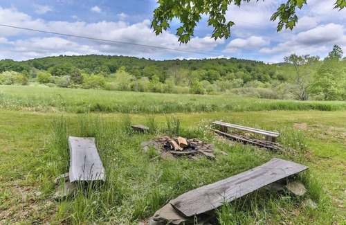 Gilboa Casa | Private Woodland Retreat with Cedar Hot Tub & Mt View