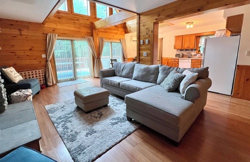 White Mills Chalet De Esquí | Private, Woodsy Getaway Chalet Close to Wallenpaupack