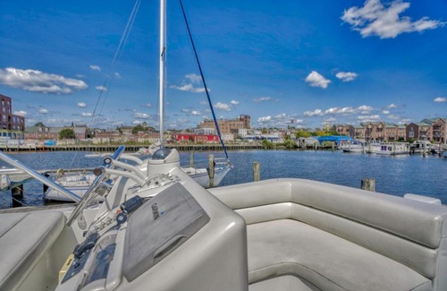 Fells Point Alquiler De Eote | Private yacht at a quiet Fell’s Point marina