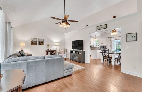 Spring Hill Casa | Private Yard · 3BR Home · Safe & Quiet Block