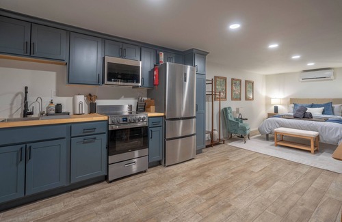 Midland Apartamento | Private Yard - Full Kitchen - Mini Golf - BBQ