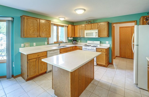 Macomb Casa | Private Yard w/Patio: Family Getaway in Macomb